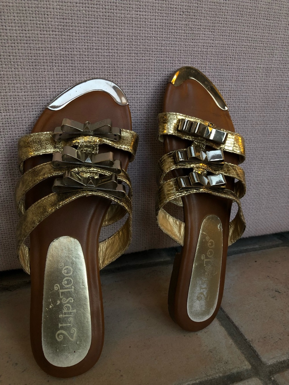 Bow Gold 2 Lips Too Slip-On Sandals with Bow Accents - Size 7